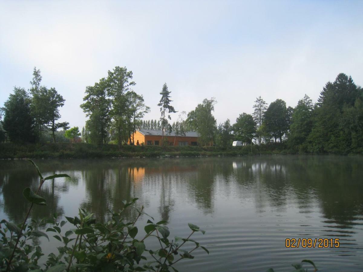 Florennes Gite Neuf 150 M2 Devant Un Grand Lac Prive De 2 Hectares Poissonneux Au Milieu Des Bois Zewnętrze zdjęcie