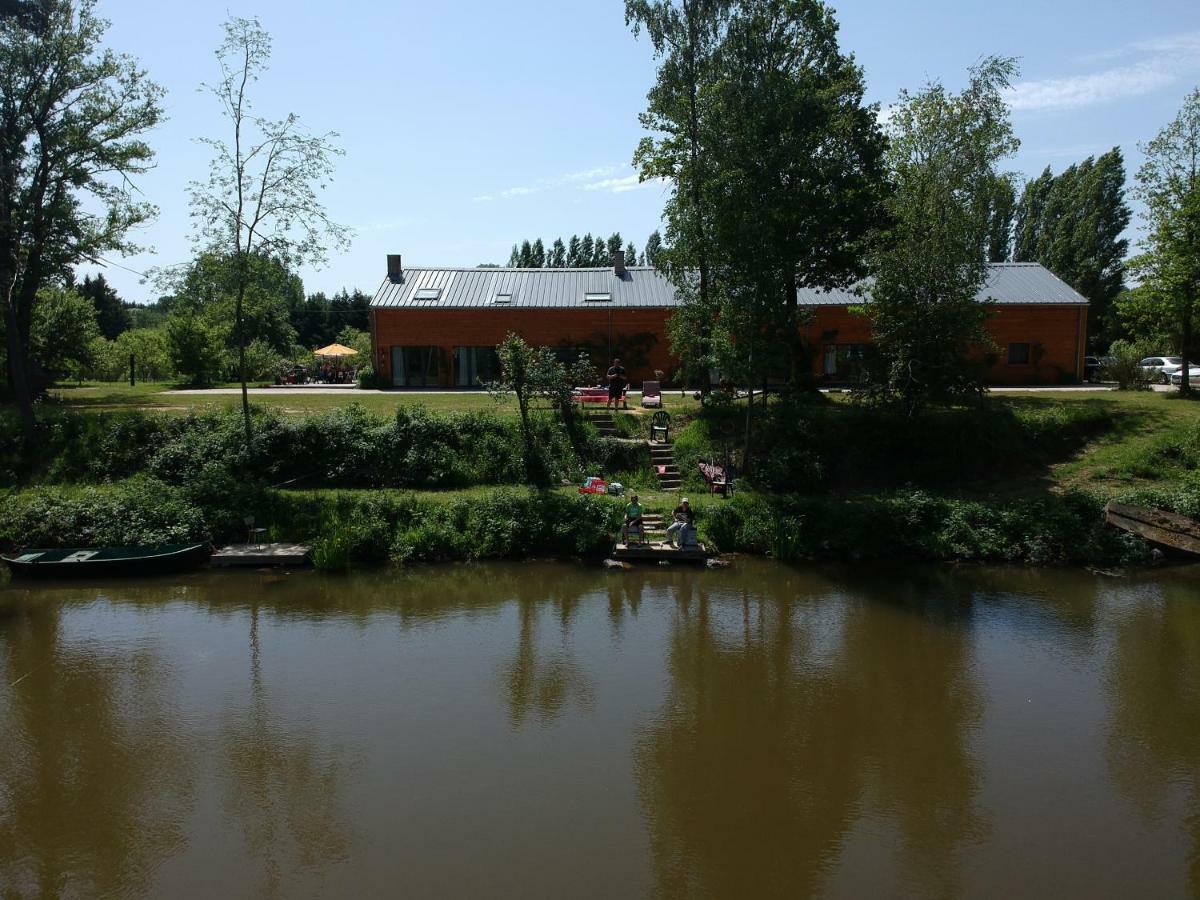 Florennes Gite Neuf 150 M2 Devant Un Grand Lac Prive De 2 Hectares Poissonneux Au Milieu Des Bois Zewnętrze zdjęcie